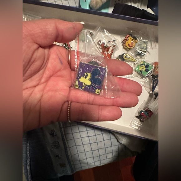 New 55+ Pc Disneyland & Mickey Mouse & Other Cartoon Character Pins Assorted Lot - Picture 11 of 11